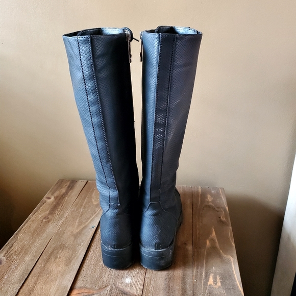 Boots, knee high - Picture 3 of 3